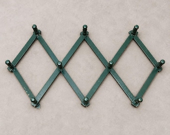 Vintage Expandable Wooden Peg Rack, 10 Peg Green Accordion Wall Coat Rack, Folding Hat Towel Holder, Rustic Wall Organizer