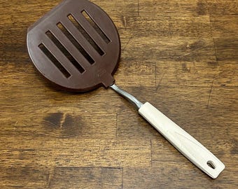 Vintage Ekco Nylon Slotted Turner, Brown Nylon Spatula, Beige Handle, Mid Century Kitchen Utensil, USA