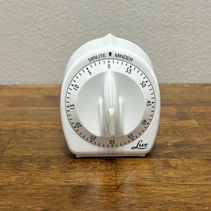 Lux Minute Minder Mechanical Kitchen Timer, 60 Minute Wind Up Timer, White Retro Cooking Timer