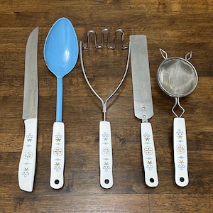Ekco Vintage Blue Tulip Set - Blue Enamel Coated Basting Spoon, Flexible Spatula Spreader, Potato Masher, Fine Mesh Strainer & Slicing Knife