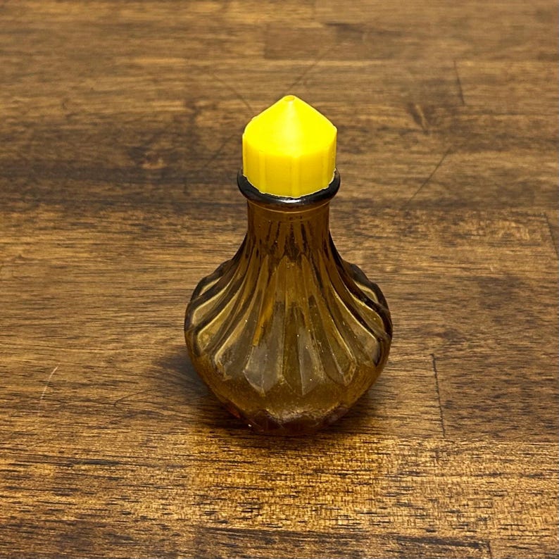 Mini Plastic Rib Vintage Amber Glass Spice Shaker, Ribbed Brown Glass With Yellow Lid ...