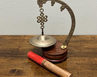 Gong de meditación de latón vintage con base de madera tallada, gong colgante para escritorio, decoración zen, gong pequeño para altar, acento de campana