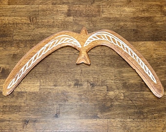 Bumerán de madera vintage con forma de pájaro, recuerdo australiano pintado a mano, decoración de pared de estilo aborigen, recuerdos de viaje de mediados de siglo.