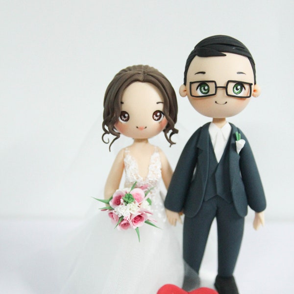 Handmade custom wedding cake topper, Personality Sculpture of Bride and Groom, Wedding Portrait Mr Mrs festival, Romantic wedding topper