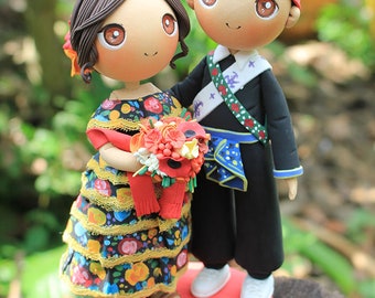 Traditional Mexico bride and Mien groom wedding cake topper clay doll, Michoacán traditional dress and Mien wedding costume clay miniature