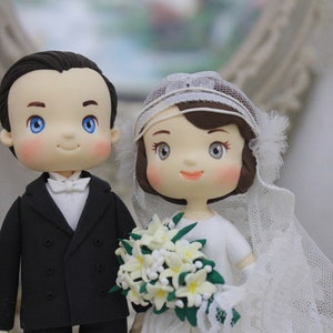 Vintage wedding cake topper, 20s wedding topper, bride & groom figurine, custom wedding keepsake, wedding clay figurine image 2