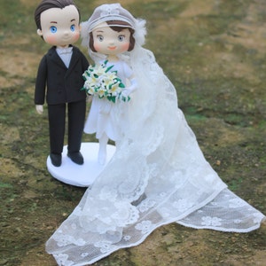 Vintage wedding cake topper, 20s wedding topper, bride & groom figurine, custom wedding keepsake, wedding clay figurine image 3