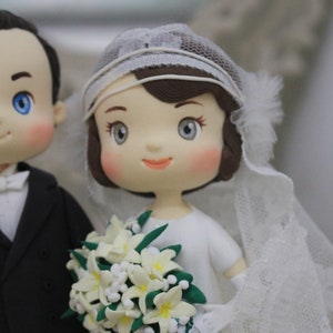 Vintage wedding cake topper, 20s wedding topper, bride & groom figurine, custom wedding keepsake, wedding clay figurine image 6