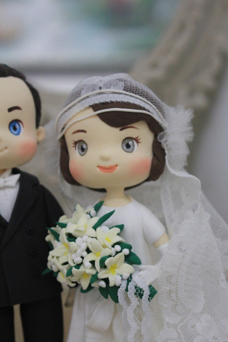 Vintage wedding cake topper, 20s wedding topper, bride & groom figurine, custom wedding keepsake, wedding clay figurine image 6
