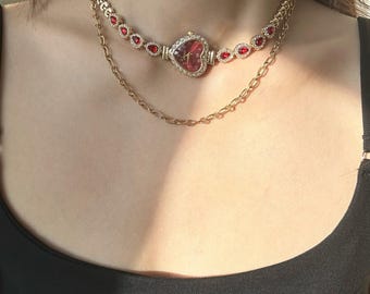 Horlogechoker met gouden hart wijzerplaat, sprankelende rode kristallen hartketting, sierlijke gelaagde halsketting, zoete klokchoker, concertoutfit sieraden