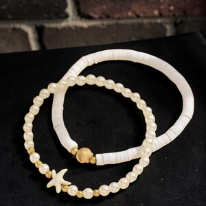 Set di 2 cavigliere boho con conchiglie e stelle marine / Braccialetti per caviglia impilabili da spiaggia / Gioielli per piedi da sposa a piedi nudi / Regalo estivo costiero per donne