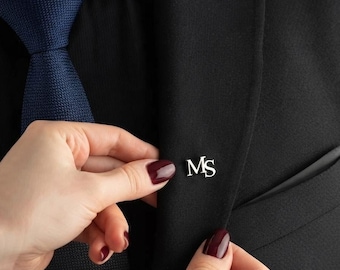 Personalisierte Emaille-Anstecknadel mit Initialen für Ihn, Anstecknadel mit individuellem Aufdruck, Vatertagsgeschenk, Geschenk für Trauzeugen, Hochzeitsgeschenk für ihn, Jubiläumsgeschenk.
