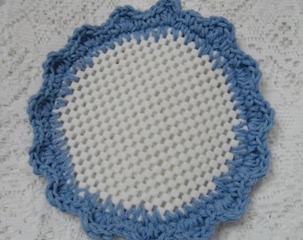 Crocheted Lid Jar Bottle Opener Medium Blue Scalloped Jar Grabber
