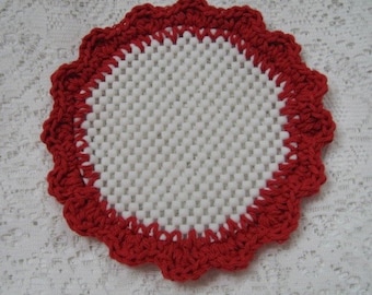 Crocheted Lid Jar Bottle Opener Red Scalloped Kitchen Helper