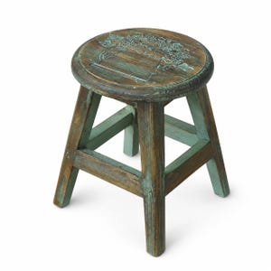 Banquinho de jardim rústico em madeira maciça, suporte para plantas em madeira com acabamento envelhecido, banquinho pequeno estilo fazenda, suporte para vasos de flores na varanda, decoração para jardim campestre