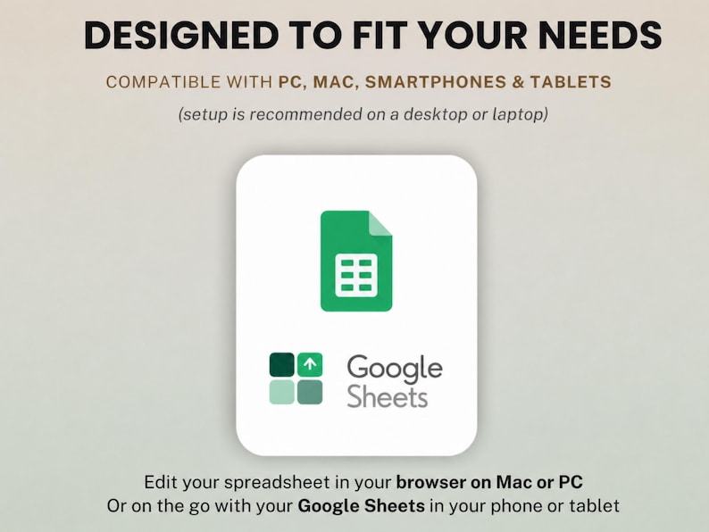Pu&ograve; includere: Una grafica digitale che mostra il logo di Google Sheets con un'icona verde di foglio di calcolo. Il testo recita: DESIGNED TO FIT YOUR NEEDS, COMPATIBLE WITH PC, MAC, SMARTPHONES & TABLETS, setup is recommended on a desktop or laptop.