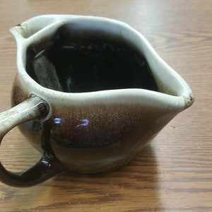 Pfaltzgraff Brown Drip Gravy Bowl Pitcher 2 Spout Handle 436