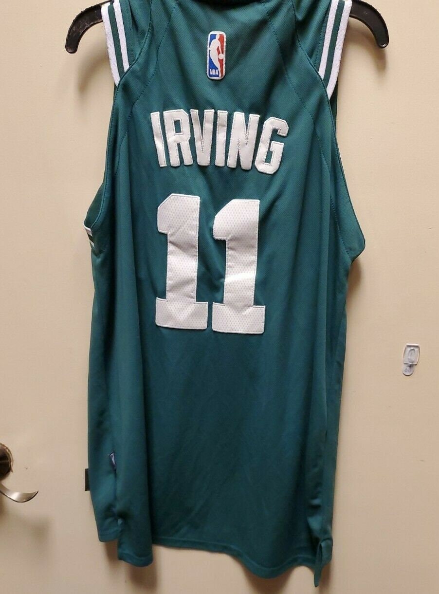 NWOT Nike Boston Celtics #11 Kyrie Irving Jersey Size Medium