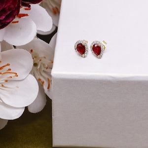 Pendientes de oro de 10 quilates con rubíes y diamantes en forma de pera: Joyería de lujo, aros lisos estriados, pendientes de oro macizo para uso diario, moda fina, art déco vintage.