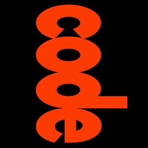 Puede incluir: Un diseño gráfico que presenta la palabra CODE escrita en una fuente sans-serif naranja brillante y audaz. Las letras están apiladas verticalmente sobre un fondo negro sólido, con la letra E posicionada horizontalmente en la parte inferior derecha.