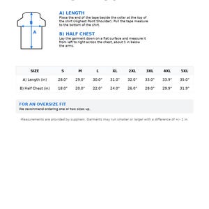 Puede incluir: Una gu&iacute;a de tallas para camisa que muestra un diagrama con las etiquetas A para longitud y B para media circunferencia del pecho. Una tabla enumera tallas de S a 5XL con medidas en pulgadas. El texto incluye instrucciones y una nota.