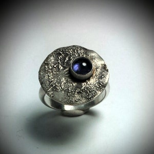 Iolite and reticulated sterling silver ring. image 3