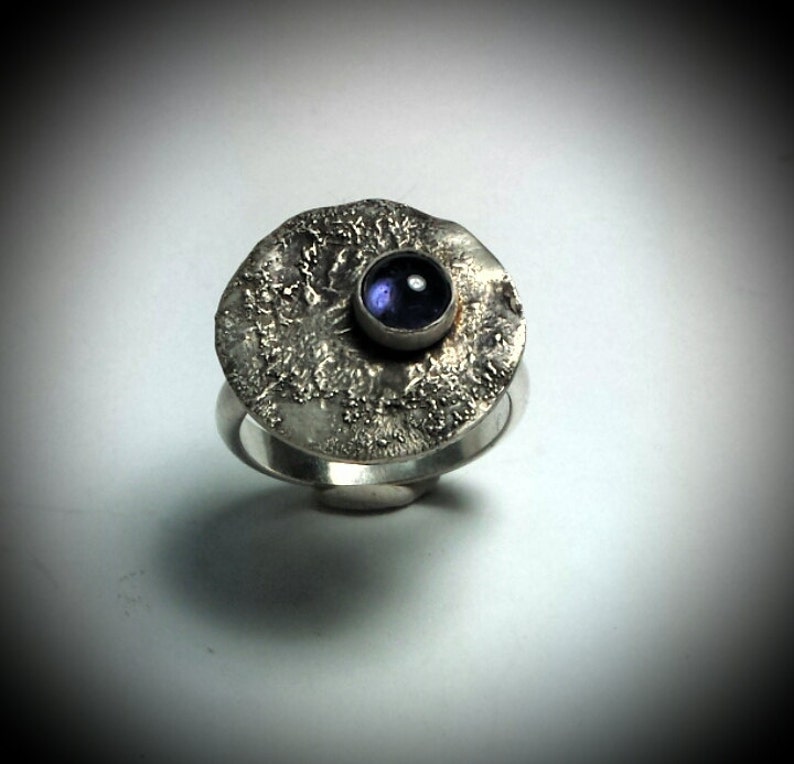 Iolite and reticulated sterling silver ring. image 3