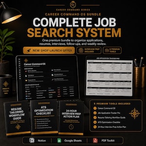 Può includere: Un pacchetto digitale per la gestione della carriera che include Career Command OS e Job Application Tracker Pro su schermi, insieme a guide stampate per l'ottimizzazione del curriculum, liste di controllo ATS e preparazione ai colloqui, con testo dorato su sfondo nero.