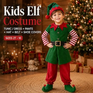 Può includere: Un costume da elfo per bambini composto da una tunica verde con colletto rosso, pantaloni rossi, un cappello verde con pon pon rosso, una cintura nera con fibbia dorata e copriscarpe verdi. Il testo recita Kids Elf Costume, Tunic / Dress + Pants + Hat + Belt + Shoe Covers, Sizes 2T - 10.