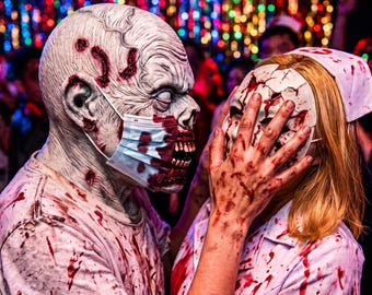 Máscara de látex de zombi aterradora, máscara de terror realista de no muerto con máscara médica ensangrentada, accesorio de disfraz de Halloween de cabeza completa, tamaño adulto.