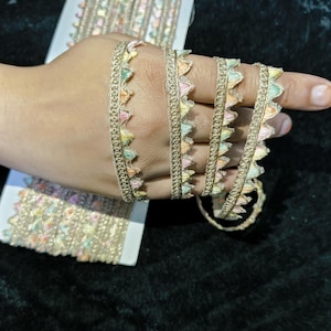 Ribete de encaje triangular multicolor con zari dorado, encaje picot de 0,4 pulgadas, borde samosa arcoíris para ribete de sari, lehenga y dupatta cortado a medida.
