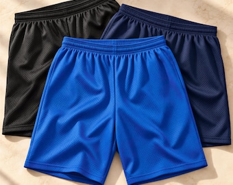 Sportliche Shorts aus atmungsaktivem Polyester mit Kordelzug, 18 cm Innenbeinlänge, aus Mesh-Gewebe, mit Kordelzug.