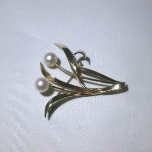 14k Yellow Gold Mikimoto Two Akoya 6.5 mm Pearl Leaf Pin Brooch for Birthday Wedding Anniversary Gift