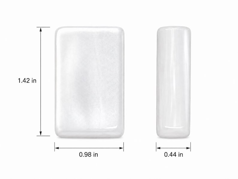 Puede incluir: Un objeto rectangular blanco y liso mostrado desde dos &aacute;ngulos. La vista frontal mide 3,61 cm de alto y 2,49 cm de ancho, mientras que la vista lateral muestra un grosor de 1,12 cm. El objeto tiene esquinas redondeadas y acabado s&oacute;lido.