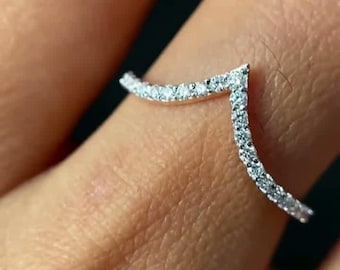 高級ラウンドカットラボダイヤモンドカーブウェディングバンド（女性用）、ラウンド、オーバル、ペアシェイプ、マーキーズエンゲージリングとのマッチングに最適、クラシックゴールドバンド