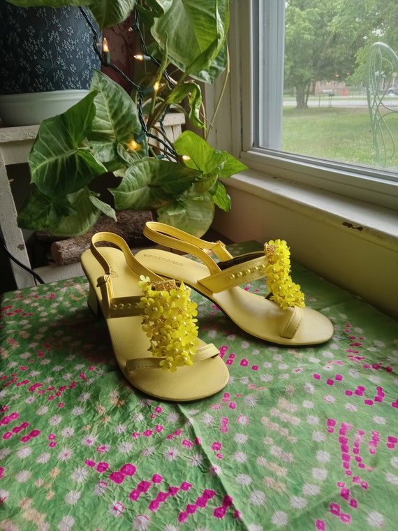 Vintage Vagabonds Yellow Beaded Sandals Pumps Mod 