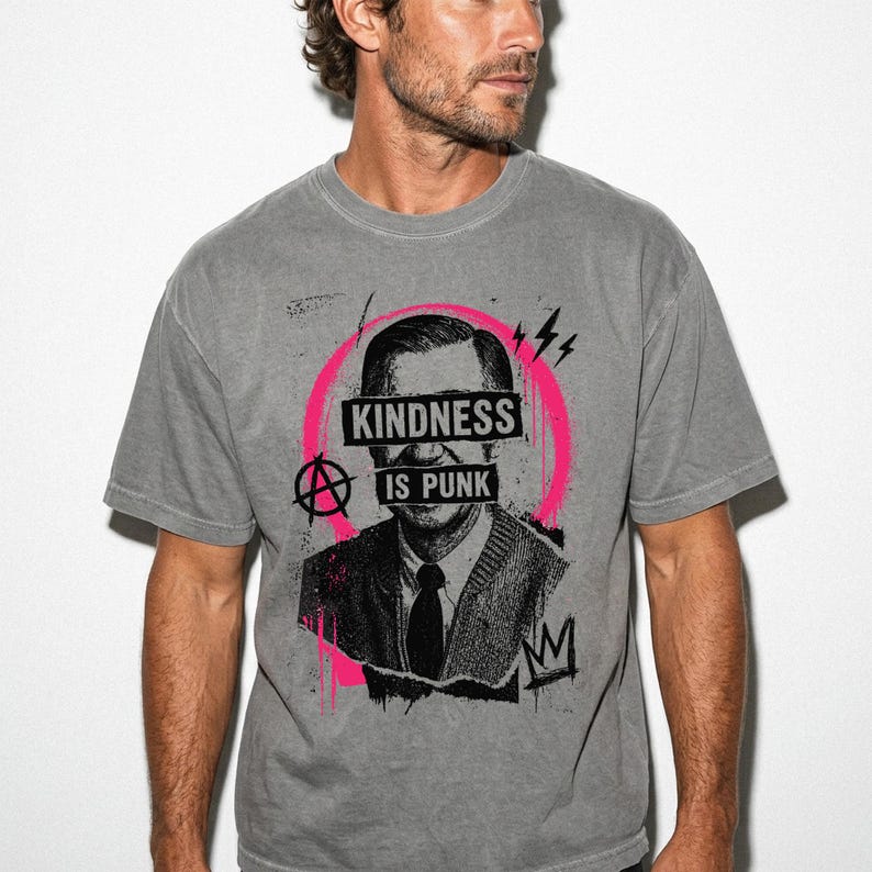 Camiseta Kindness Is Punk Comfort Colors, estampa retrô grunge. imagem 3