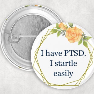 Pin PTSD: Eu tenho PTSD, me assusto facilmente, Saúde Mental, Botão de ansiedade de 1,25 2,25 ou 3&quot;, Transtorno de estresse pós-traumático, Pin de comunicação