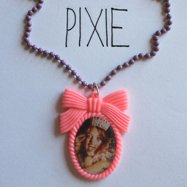 Hole - Live Through This cameo necklace