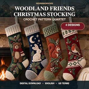 Puede incluir: Cuatro calcetines navideños de ganchillo con diseños de bosque: un oso verde, un conejo azul marino con luna, una ardilla color óxido y un petirrojo. Texto: REDRIBBONVOWS WOODLAND FRIENDS CHRISTMAS STOCKING CROCHET PATTERN QUARTET 4 DESIGNS DIGITAL DOWNLOAD ENGLISH US TERMS.