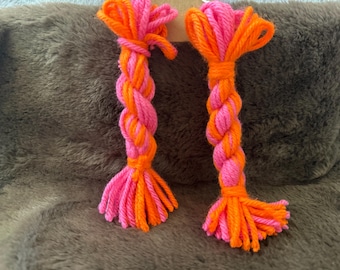 Orecchini con nappe rosa e arancioni