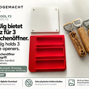 Può includere: Una dima in plastica rossa con tre fessure rettangolari per apribottiglie, una piastra quadrata bianca e tre apribottiglie con manico in legno. Il testo include NORDGEMACHT, FOR XTOOL F2 e dimensioni di 28 mm per 99 mm.