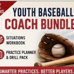 Könnte beinhalten: Ein Jugend-Baseball-Trainer-Paket mit zwei Leitfäden, einem Situations-Arbeitsbuch und einem Trainingsplaner. Der Text lautet YOUTH BASEBALL COACH BUNDLE, SMARTER PRACTICES. BETTER PLAYERS. Ein brauner Leder-Baseballhandschuh enthält einen weißen Baseball.