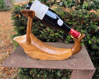 Suporte para Garrafa de Vinho Artesanal em Madeira em Formato de Pato | Adega em Formato de Pato Bêbado | Presente para Amantes de Vinho | Decoração Rústica para Cozinha