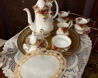 Rosewood Parlor Lace Mat