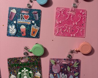 Porta badge glitterato Seven Brew Addict / Porta badge retrattile / Porta badge personalizzato in acrilico glitterato / Badge per amanti del caffè