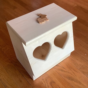 Hay Feeder for bunny rabbits-heart model