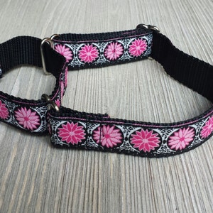 1&quot; Wide Jacquard Martingale Collar, Bright Pink and Black Daisies