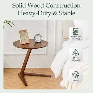 Può includere: Un tavolino rotondo in legno marrone con una base a forma di Z. Il testo Solid Wood Construction Heavy-Duty & Stable appare in alto. Tre icone con le etichette Elegant and Beautiful, Strong Structure e Healthy si trovano sulla destra.