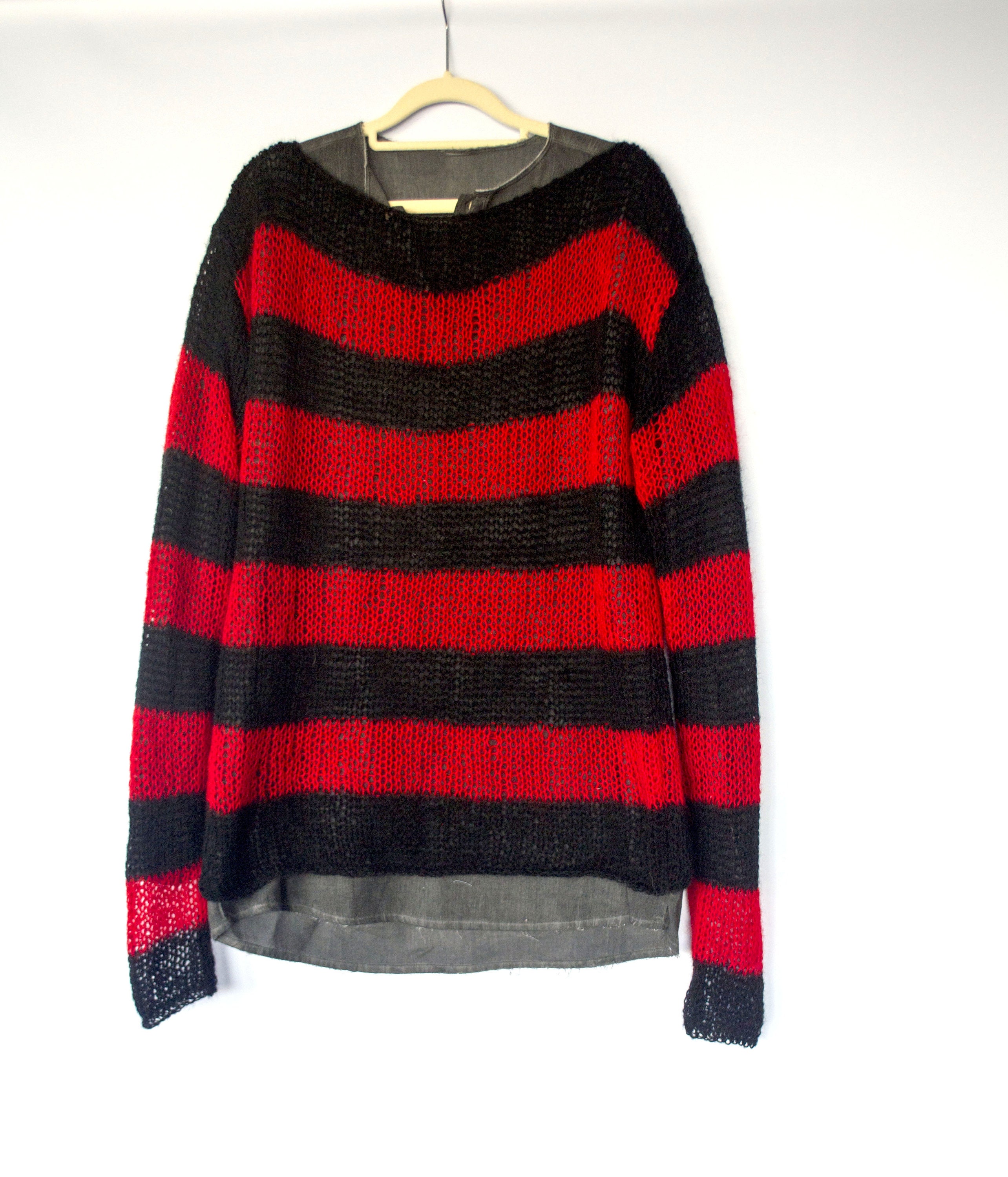 Fine-knit Sweater - Black/white striped - Ladies